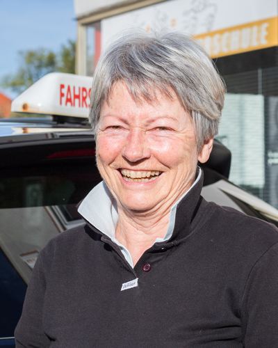 Frau Schiffner, Fahrlehrerin